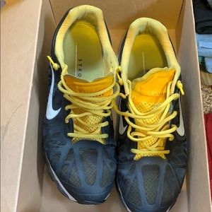 Men’s Nike ‘Vintage’ Livestrong Size 13 Shoes